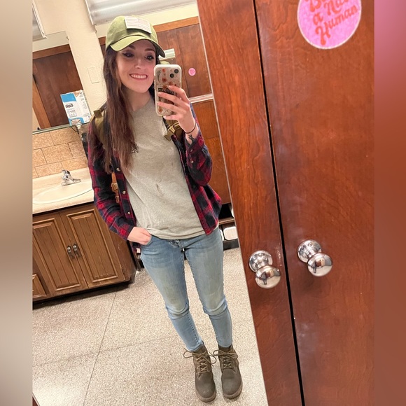 Meet your Posher, Alexis - Picture 2 of 2